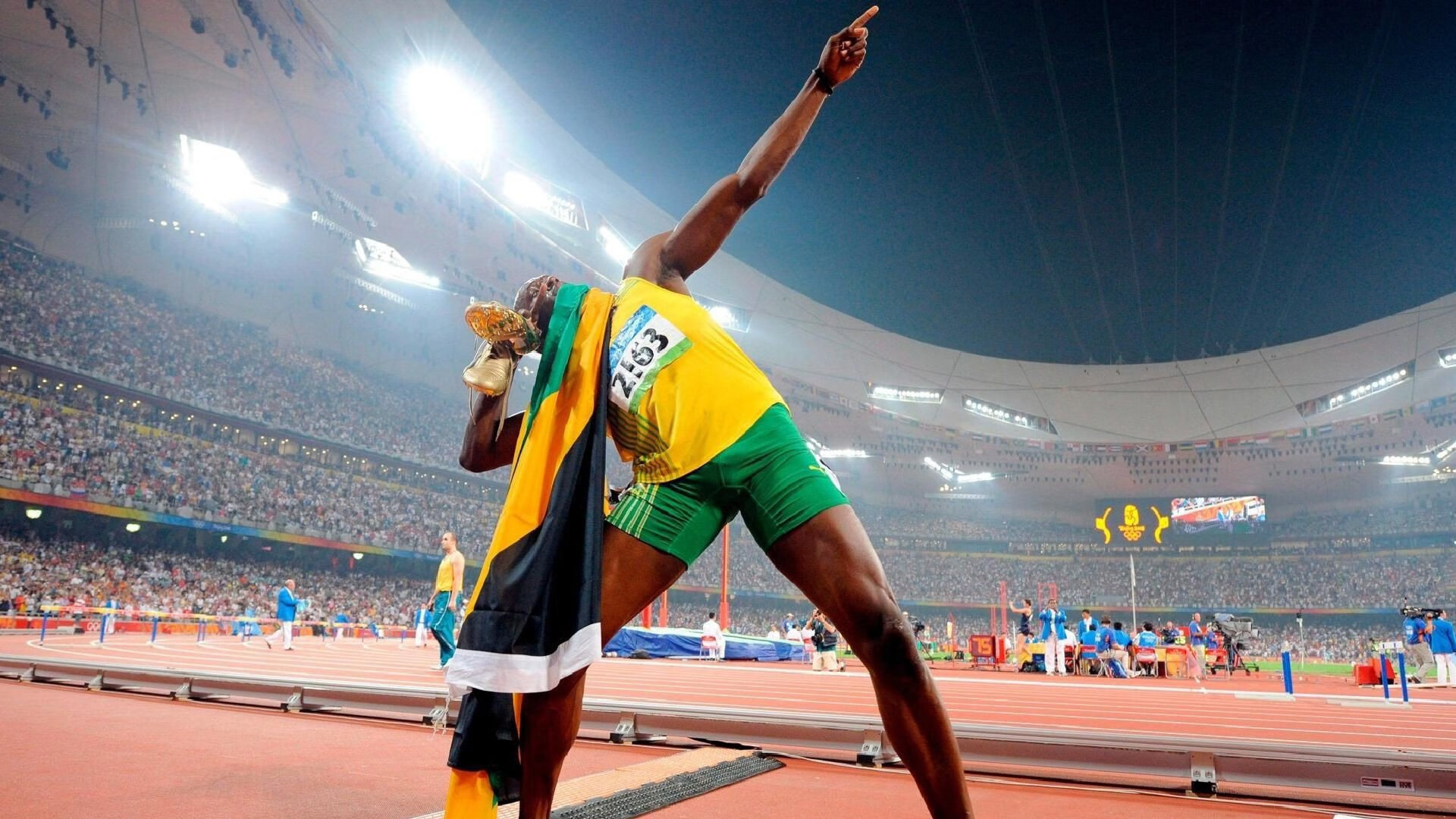 “雪域战神：北极圈极寒赛段的激情较量”，北极雪景
